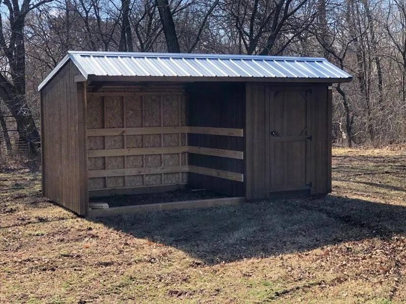 Run-in shed with tack room for sale