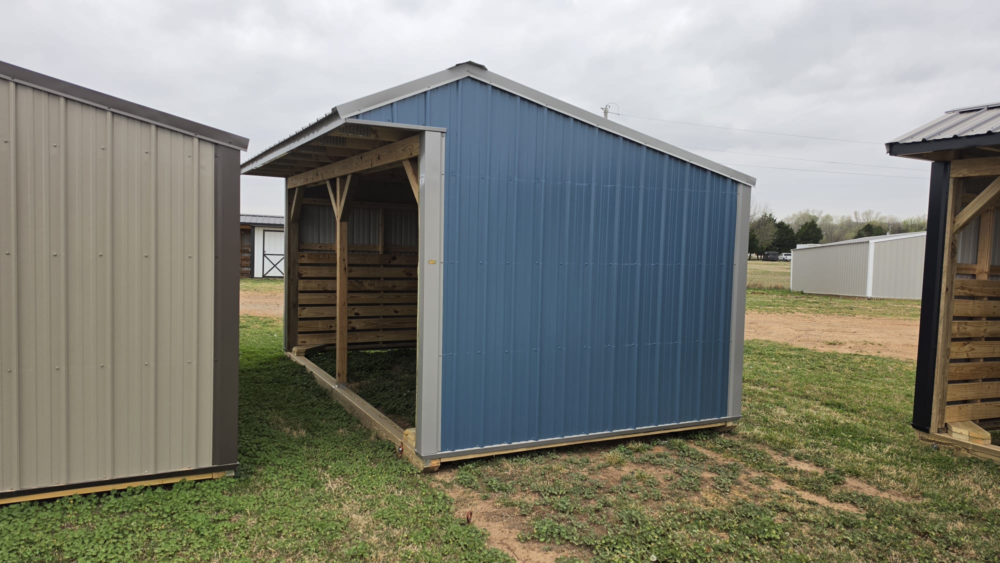 Metal Horse Barn 10 x 16