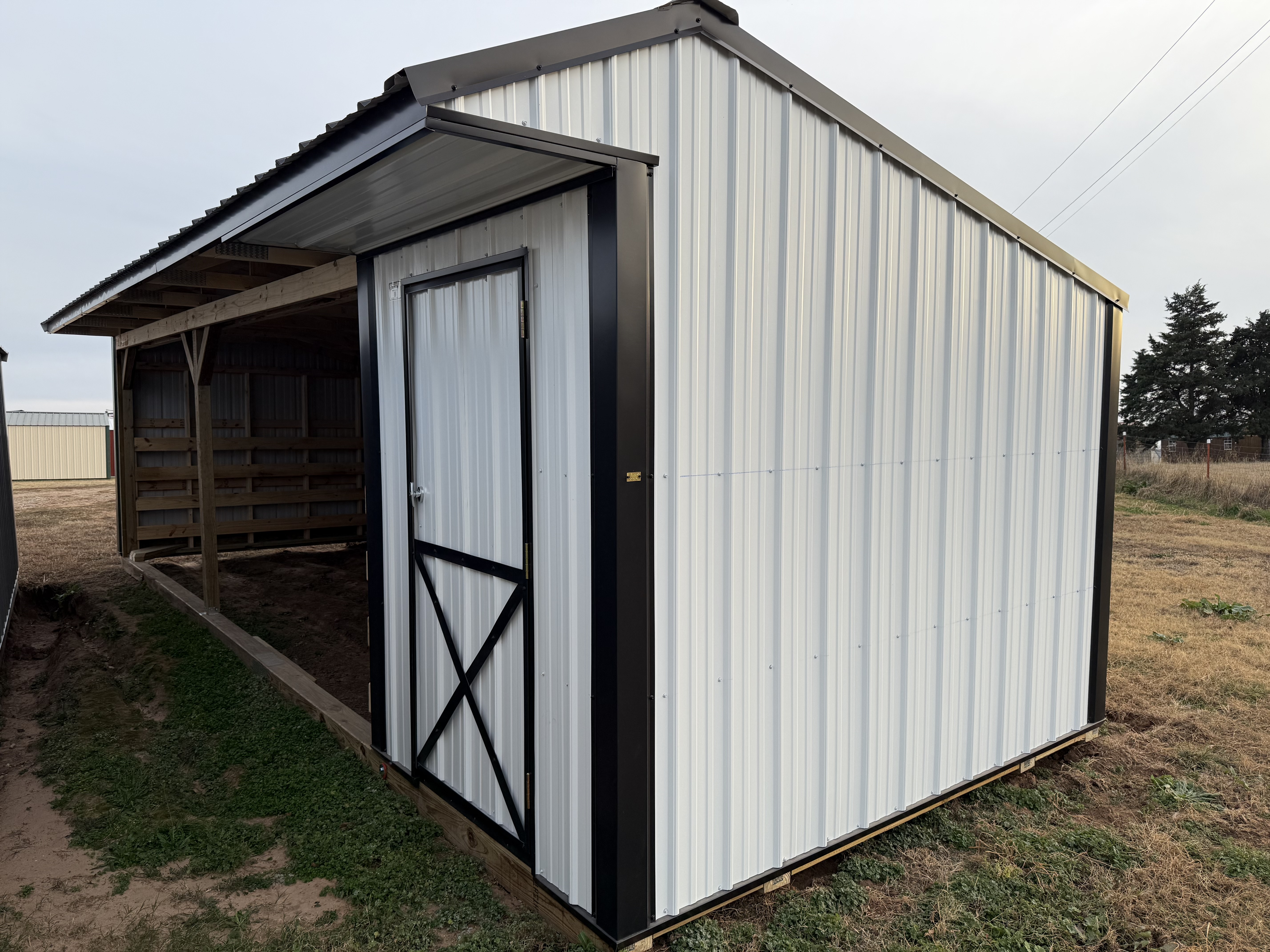Metal Horse Barn w/ Tack 10 x 28