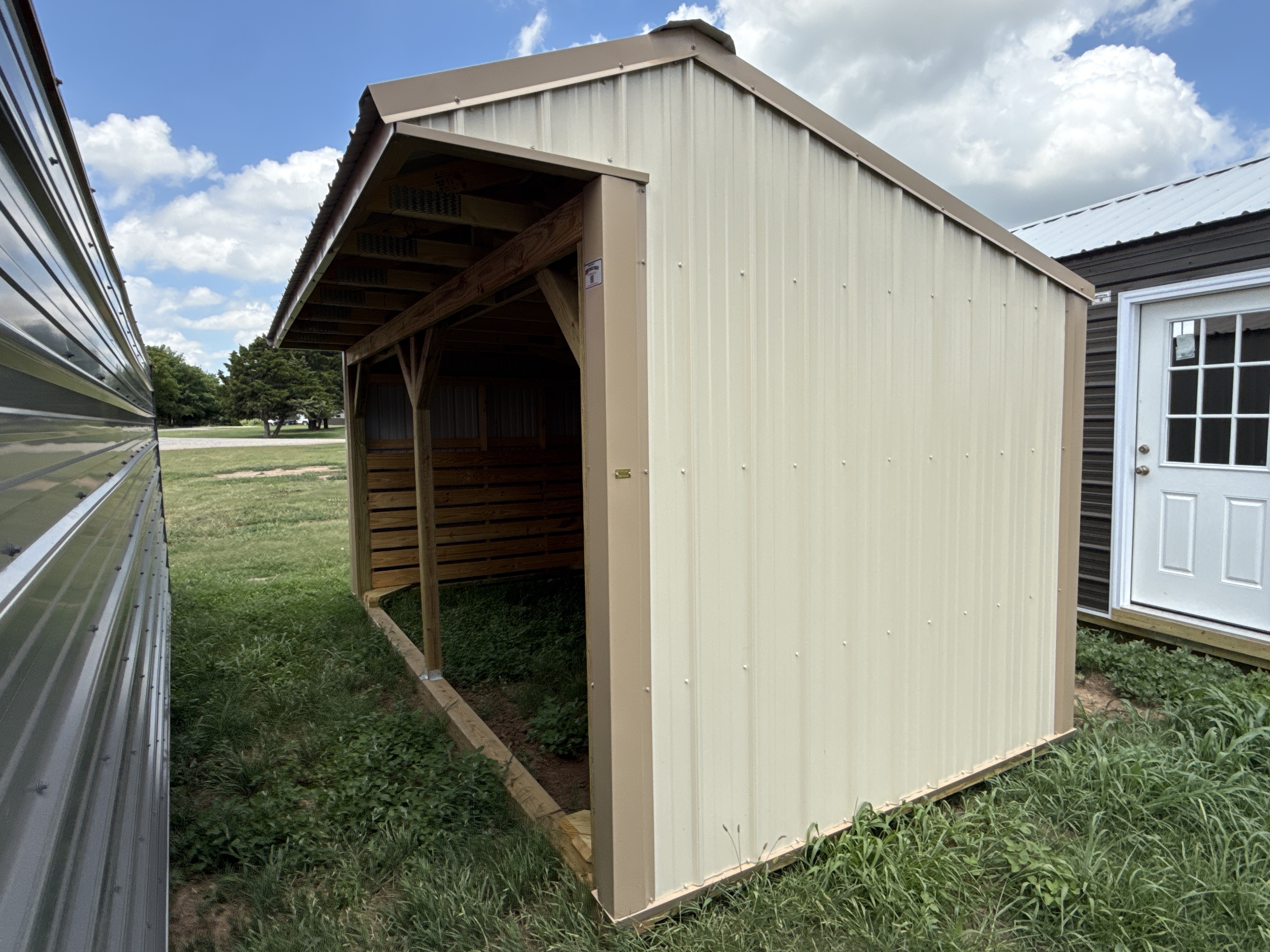 Metal Horse Barn 8 x 16